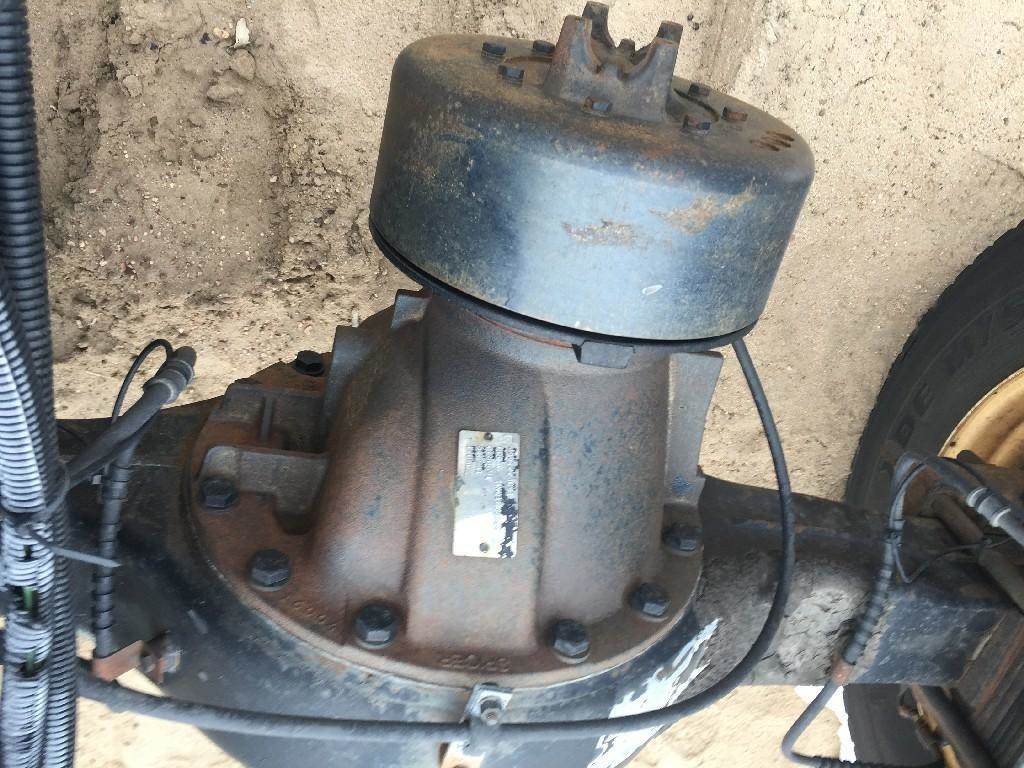 does.pinion.flange need to. come off to.do parking brake?2006 f650