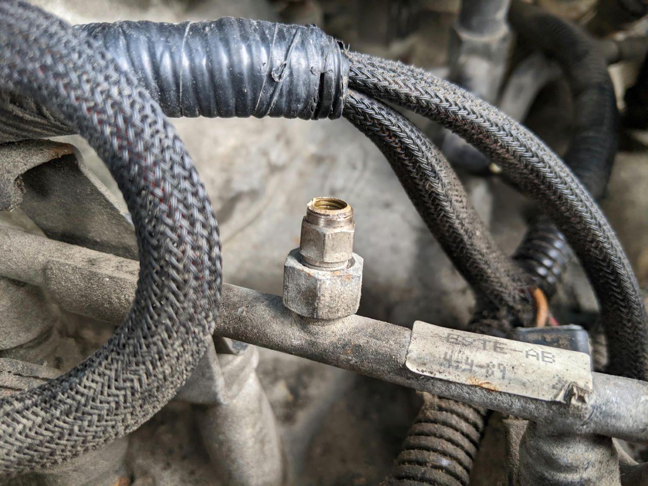 1989 F250 460 Snapped off Fuel Rail Access Schrader Valve Ford