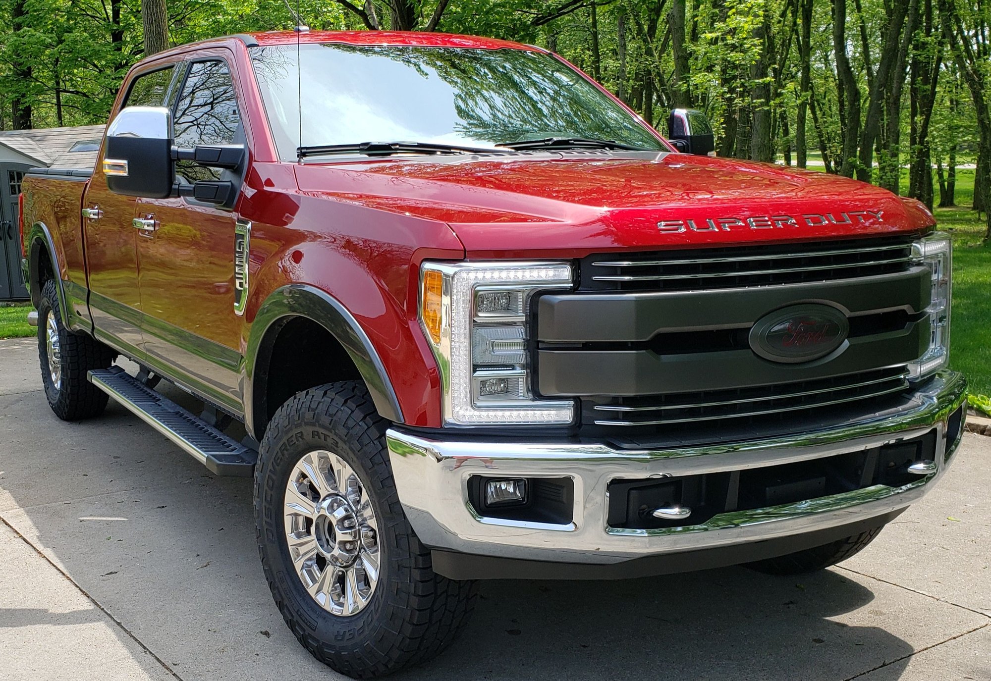 2018 Ford F-250 Super Duty - Ruby Red/Magnetic F250 Lariat - Used - VIN 1ft7w2b60jeb65268 - 18,800 Miles - 8 cyl - 4WD - Automatic - Truck - Red - Grand Ledge, MI 48837, United States