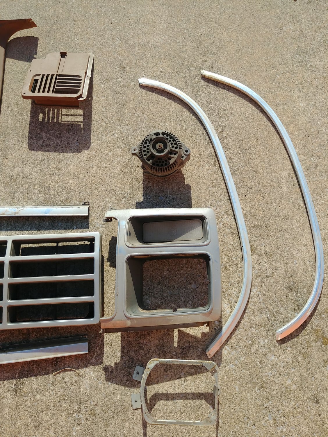Miscellaneous - 7th Gen F-150 Grill, Headlight Bezels, Interior Kick Panel Vents - Used - 1980 to 1986 Ford F-150 - Moore, OK 73160, United States