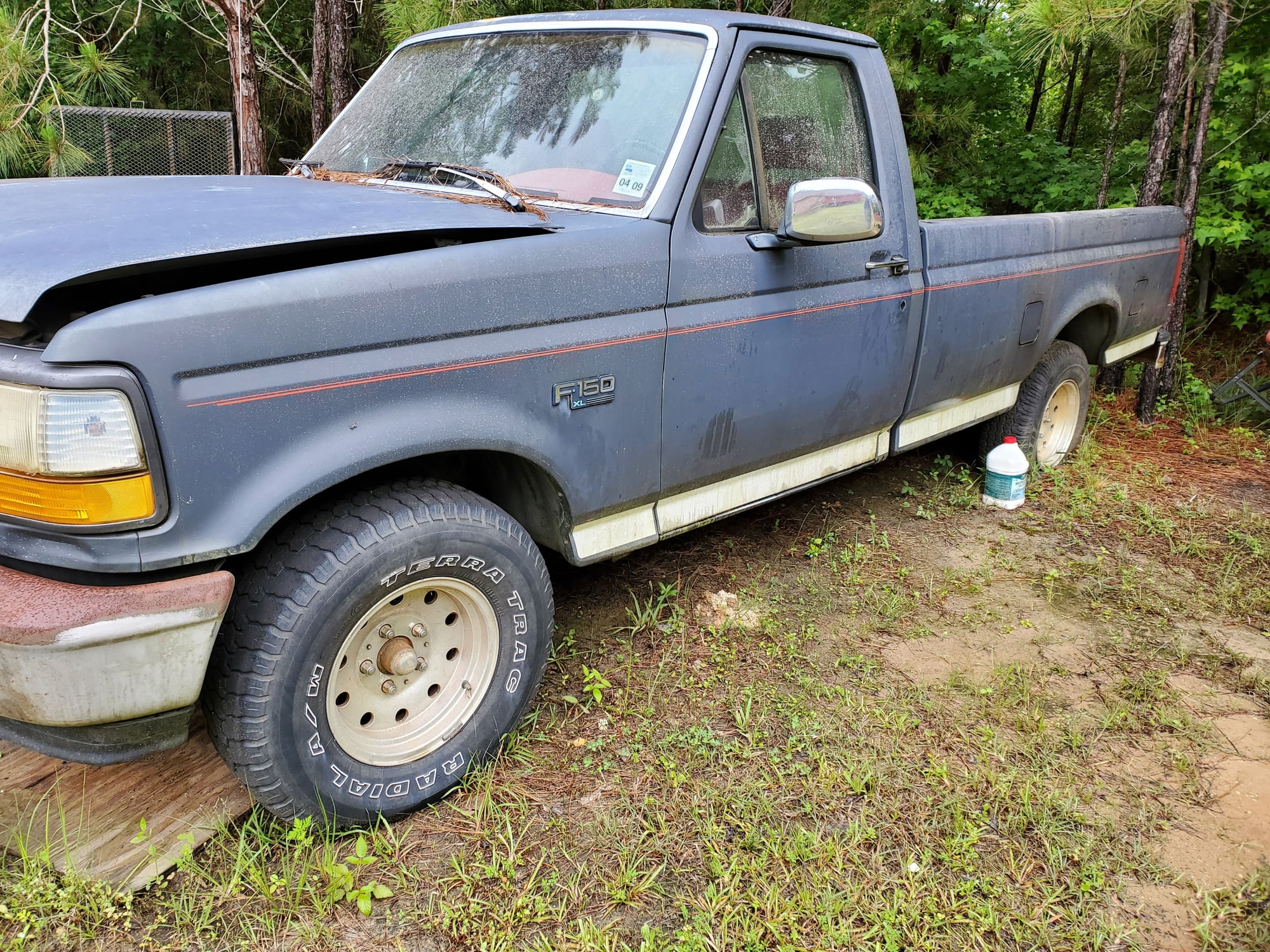 1993 Ford F-150 - Parting out in Louisiana- 1993 f150 300/5spd long bed - Leesville, LA 71446, United States