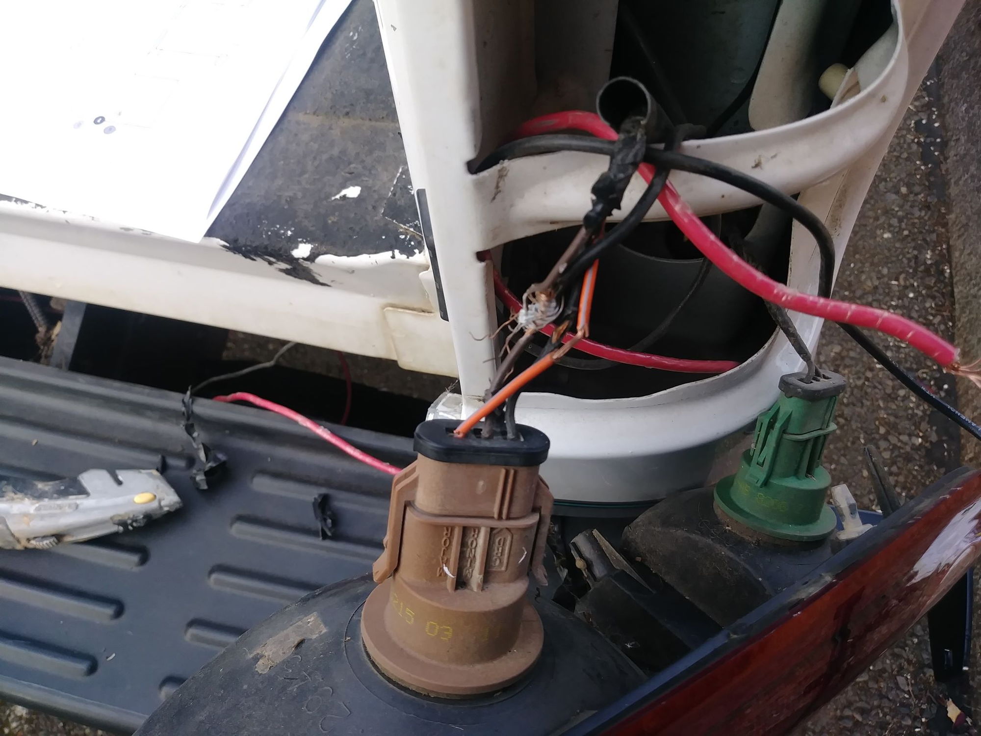 Trailer wiring diagram 99 F250. Need to fix plug for camper - Ford