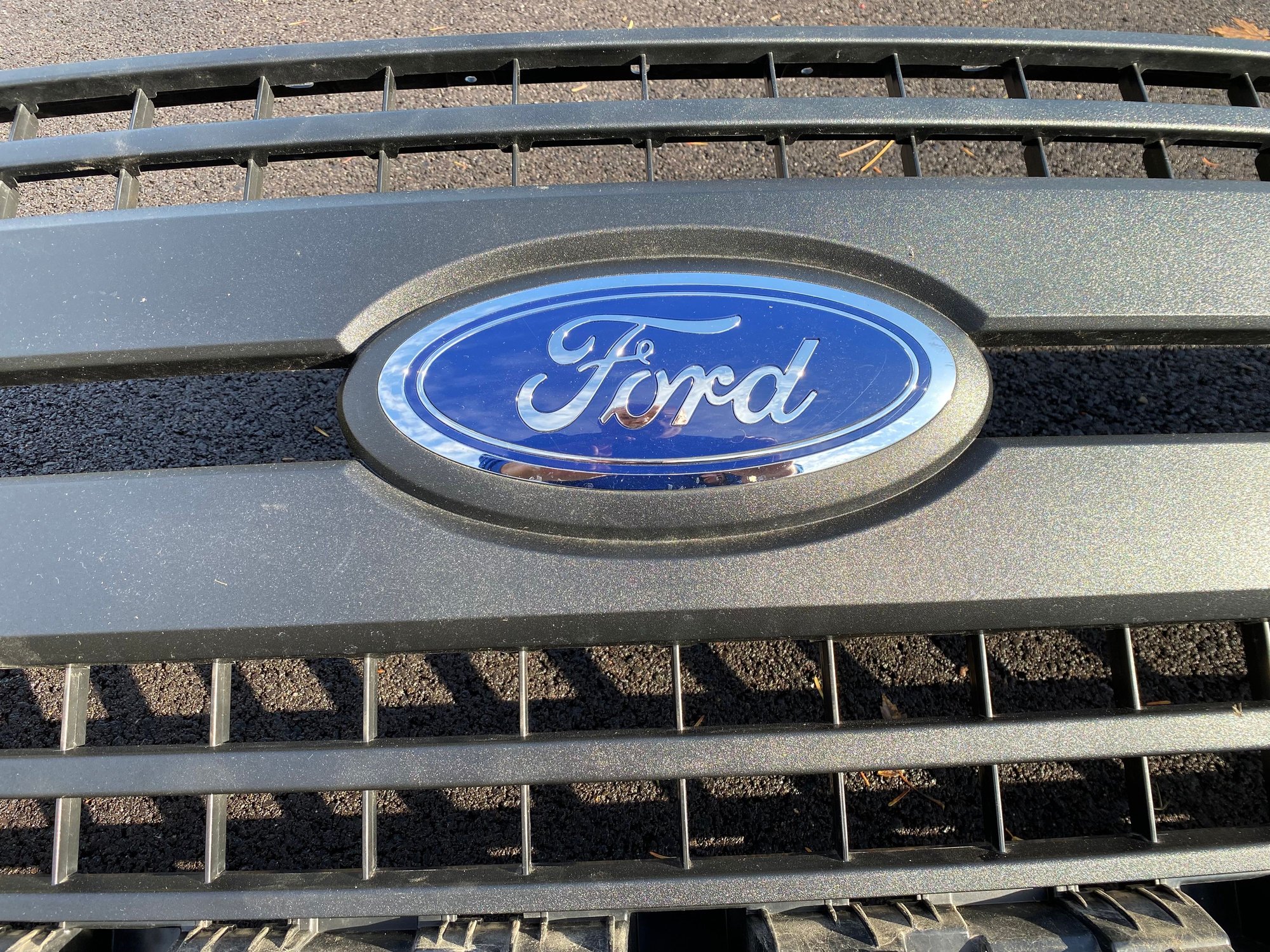 Exterior Body Parts - 2018 / 2019 / 2020 F150 Black XL Grille / F-150 Grill in Great Shape... - Used - 2018 to 2020 Ford F-150 - Louisville, KY 40010, United States