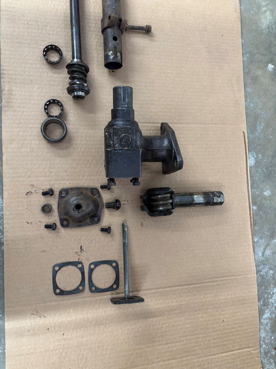 Disassembled steering box and rod.