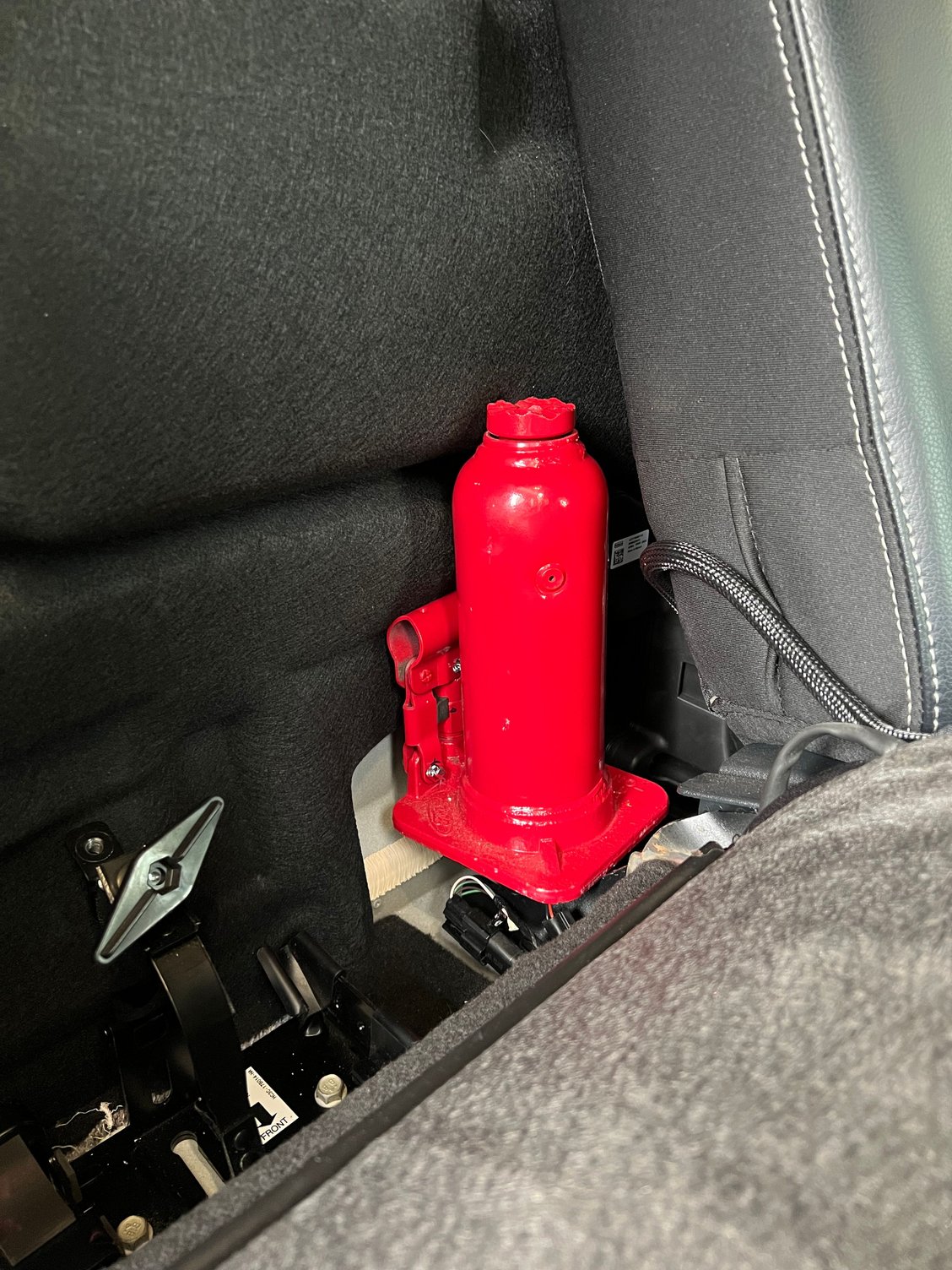 Upgrade oem screw bottle jack with hydraulic bottle jack Ford Truck