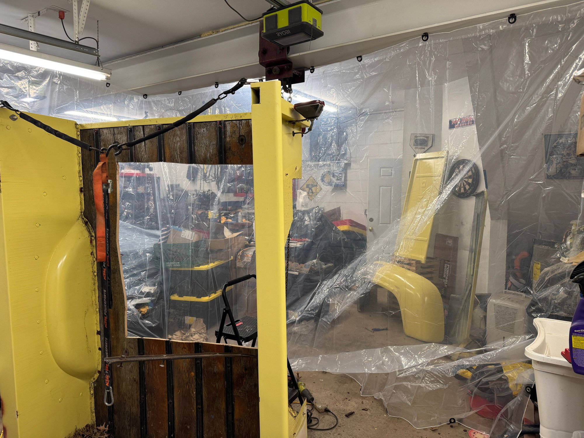 I�ve now fully removed the bed wood and it would just be this and the tailgate without fenders. 