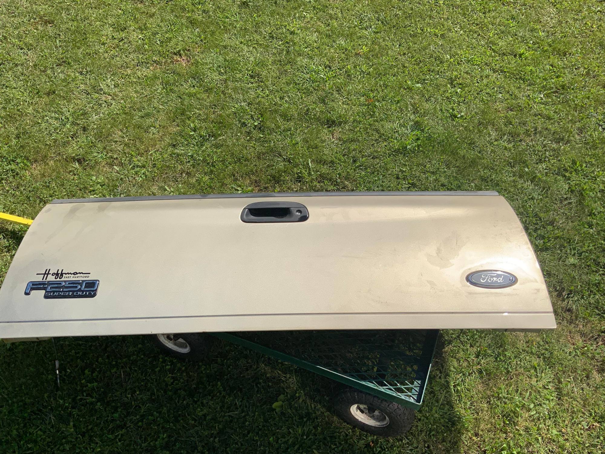 Exterior Body Parts - 2000 F250 SuperDuty tailgate - Used - 2000 Ford F-250 Super Duty - Hartford, CT 06074, United States
