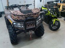 Arctic Cat and Honda posing together