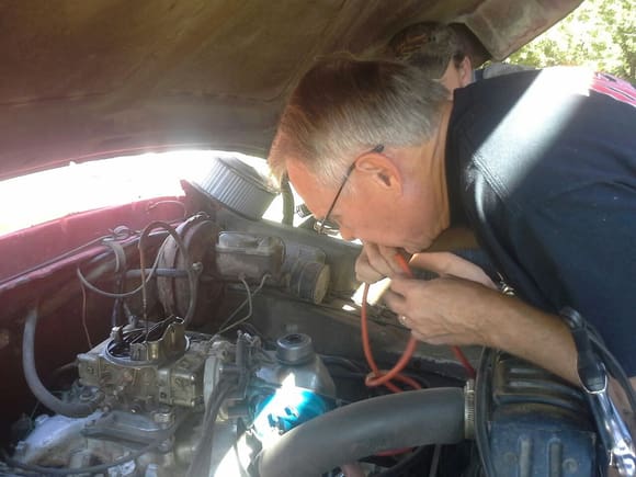 Gary applying some "manual vacuum" to Ely's (smokenchoken) 460 in his dentside