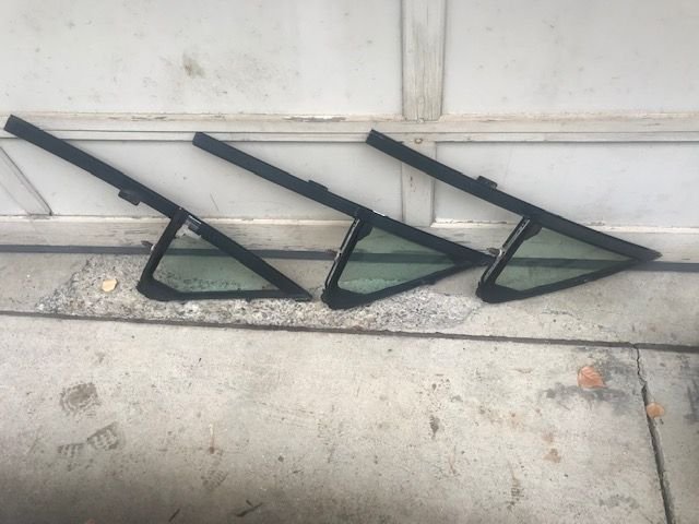 Exterior Body Parts - 87-96 Ford truck/Bronco window glass and vent windows - Used - Chattaroy, WA 99003, United States