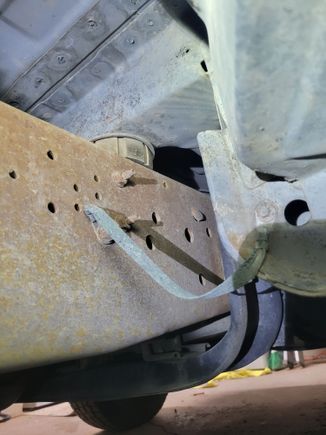 Corrosion on the frame to body ground.