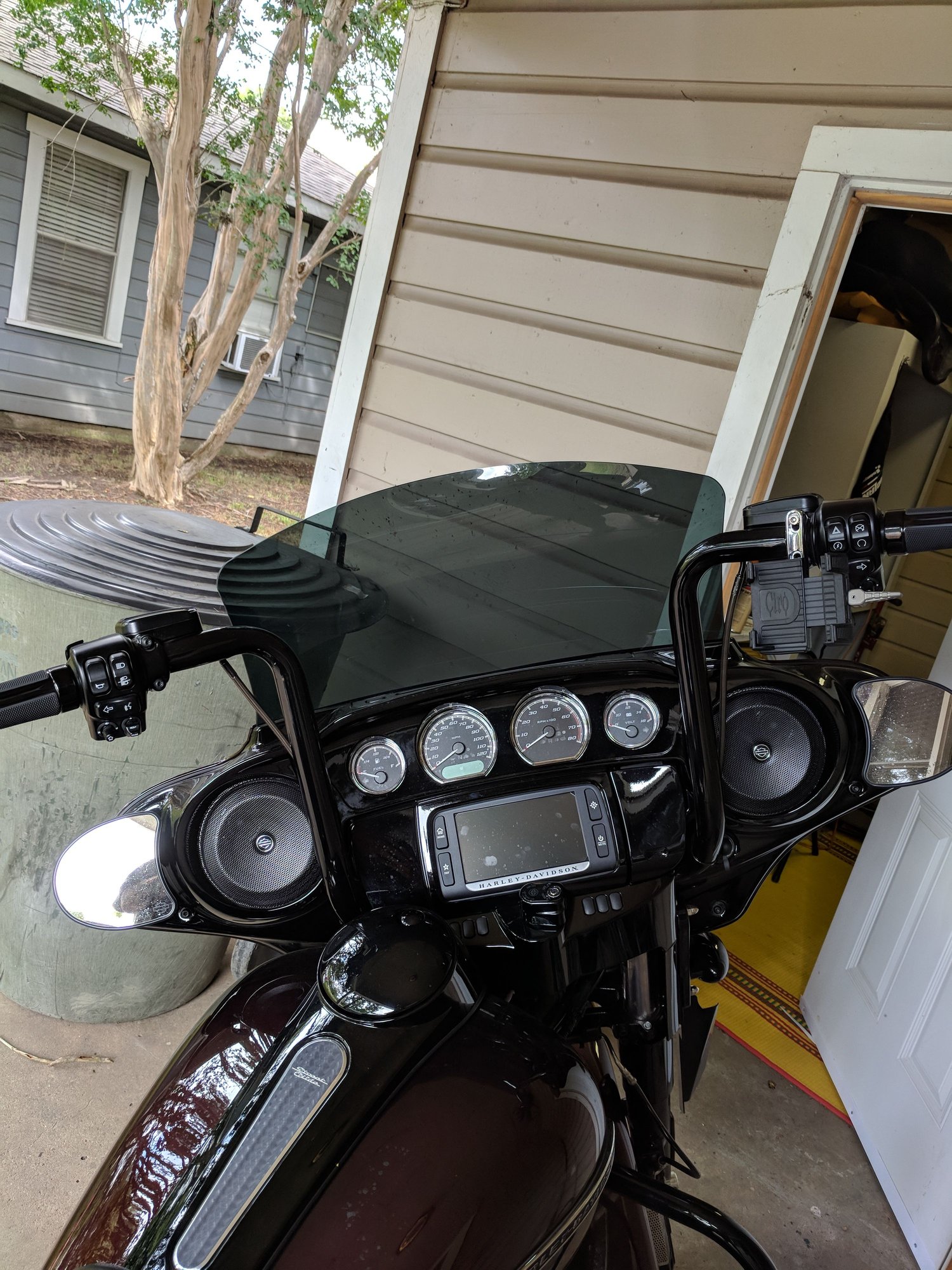 LRS windshield Photos (Street or Ultra Glides) Page 2 Harley