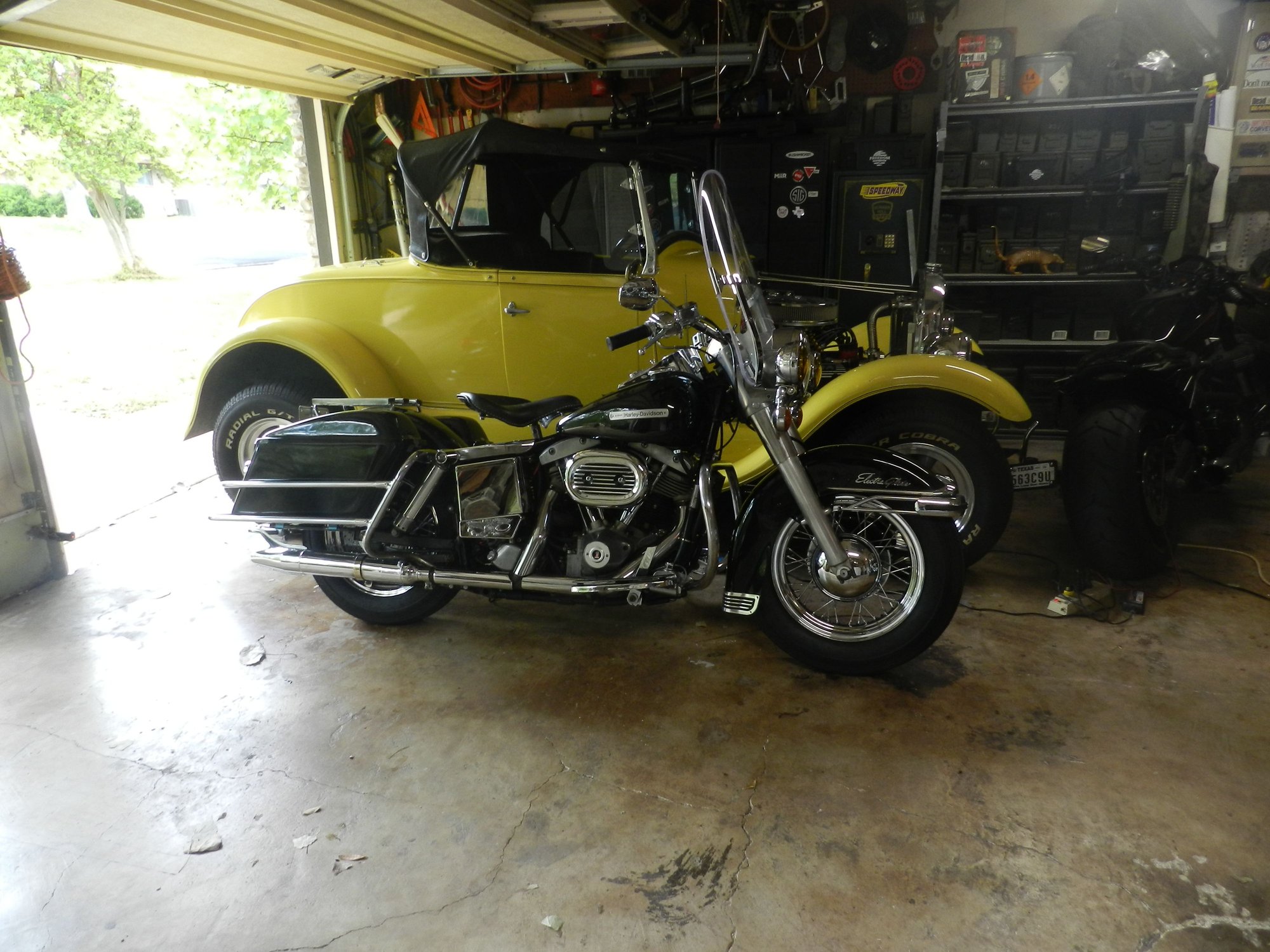 My 1973 retored Elecrta Glide Police FL, Next to my 