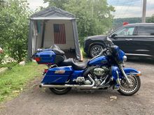 Installed 1.5” DK tank lift. And removed saddle bag guards. 