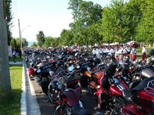 All the bikes lined up at “Seacliff Park” for the rally ride.