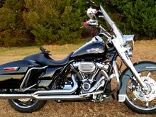2019, Stage 4 128", Vance & Hines exhaust, HD Agitator Wheels. 