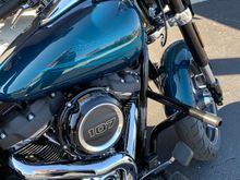 Kuryakyn Hex mini boards and bung king 2-step crash bar 