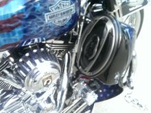 This is a cool setup.  6X9's in the lowers.   He also has a removable sub in a rear bag.   So he can take it out for trips!   Great sounding system!   Will have to discuss his components next time I see him.  Beautiful custom painted bike too!