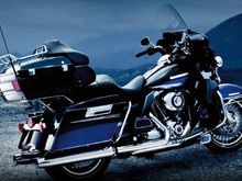 Vivid Black / Black Ice Pearl Paint
103 Cu. In Engine
Chrome Wheels
Heated Grips
ABS Brakes
Oil Cooler
Security System