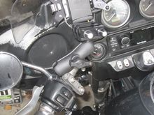 Gerbing 12V Dual Wireless Remote attached to Ram mounts.