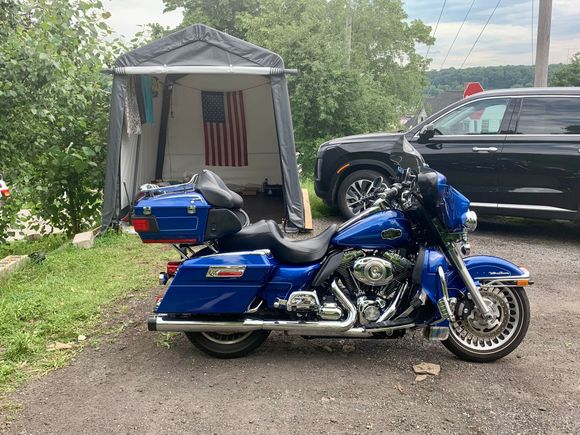 Installed 1.5” DK tank lift. And removed saddle bag guards. 