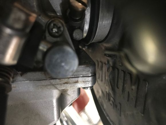 I see a screw here but to high