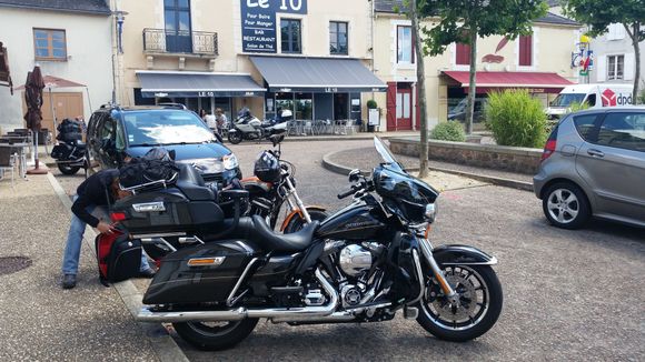 on a walk in the south of France
my FLHTH