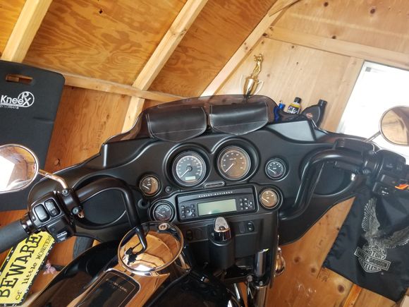 I have the 4.5" Wind splitter on my '11 Classic. The HD 2 pouch fits perfectly.  I researched this as well.  The 3 pouch won't work but as you can see this one does.   Love the windshield .