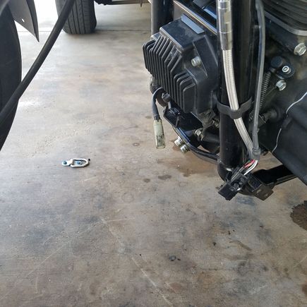 So here is my my front cylinder o2 4 pin port. To the right is the 6 pin plug from the 18mm wide ban sensor that was provided with TT. 