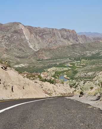 Rio Grande in the center. Mexico to the left, USA to the right. 