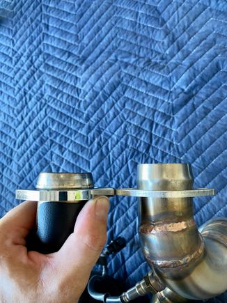 Left: stock HD flange and expanded section that seals in gasket. Right: kinetic motorcycles. They put the integrated flange on then expanded the pipe under it. The flange does not move and is to far away from the head to even fit on the studs. 