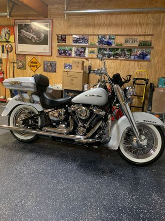 The razor pack is nice since i use this bike as my daily commuter. Comes of in minus a minute.