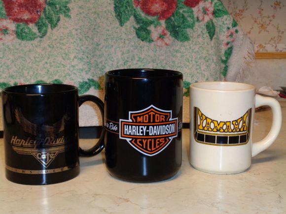the HD Cafe cup is from a friend
the BIG cup is for decaf at nite