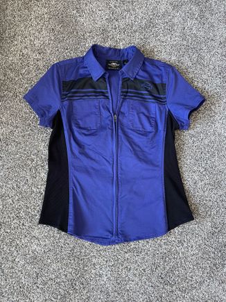 Womens HD zip up short sleeve shirt….size Medium….literally worn twice…excellent condition, smoke/pet free home….$30 shipped 