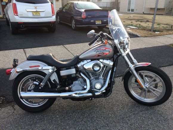 Bought this 09 in 2016 with 1400 miles on it. It originally had V&H Straight Shots and a HD “off road” down load and a HD touring seat. Brought the seat back to stock, added the Supertrapp with 20 disks and the Clearview shield. Adding 1/2” lower Wideglide shocks and a short removable sissybar next