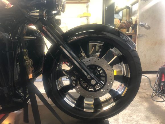 20 inch 5.5 rim. With a 6.5 wide tire