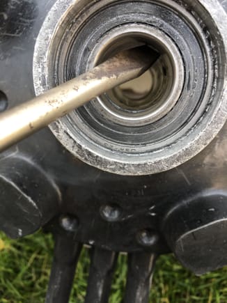 Is the inner axle spacer supposed to move if it was properly installed? Notice I can move the axel spacer up and down you can see it right above the bottom of the inner race