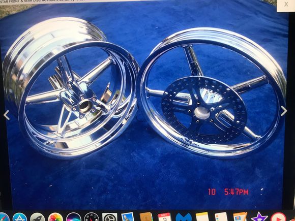 AGAIN ROTORS DONT OBSTRUCT, I HAD MY CALIPERS POWDERCOATED A SWEET VLUE, PACIFIC BLUE, I HAVE CHROME, NICE HARLEY LOGO INSETS, THAT DIAMOND ENGINEERING HARDWARE FOR ALL BRAKE HARDWARE, CHROME LINES, ALOT OF CONTRAST AND YOULL SEE WHY REAL SOON, THE REAL BRAKE CALIPER, WHEN I SENT RIMS IN I SENT THE REAR CALIPER HOLDER IN TO BE CHROMED, AGAIN, CONTRAST, GONNA LOOK SWEET!!!!