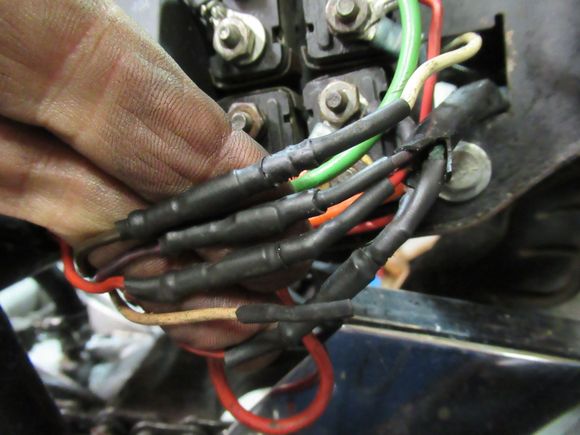 I think there should have been a connector here, not this.
