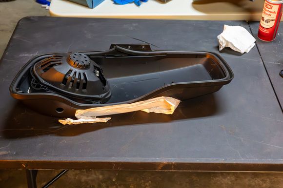 Will not come with lid but it will come with speaker and grill 