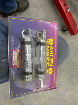 Found these old Arlan Ness foot pegs  from about 30 years ago as they have been in the cabinet from one of my other builds that I didn't use 