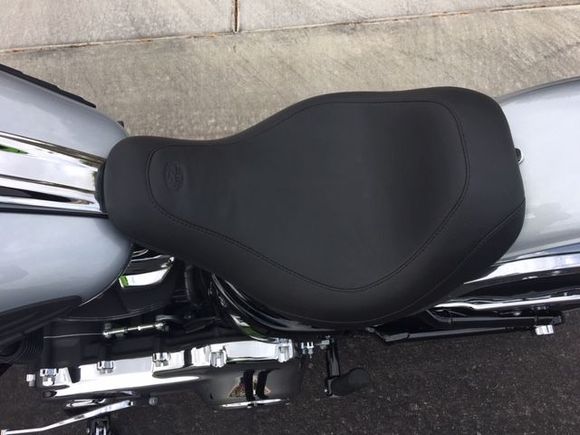 Notice how the long, narrow nose relives pressure on the thighs and thus the groin area.