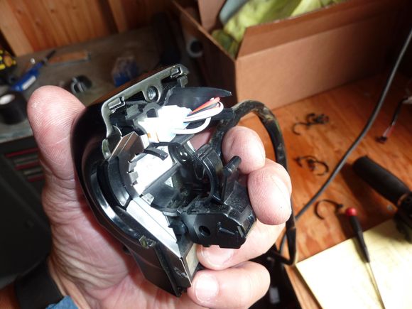 You can see the ratchet clamp better here.