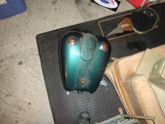 wont need this tank any more.... it was a carbed bike, gonna be a fuelie.