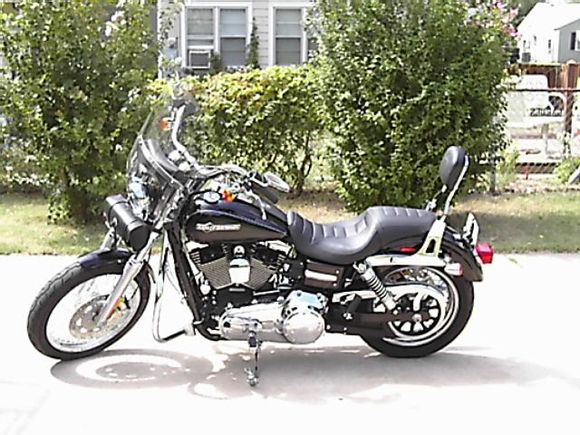2011 FXDC left side view.