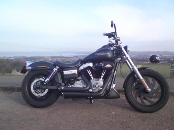 Street Bob with new Heavy Breather and front spoiler.