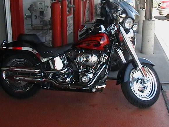 2010 FATBOY 001