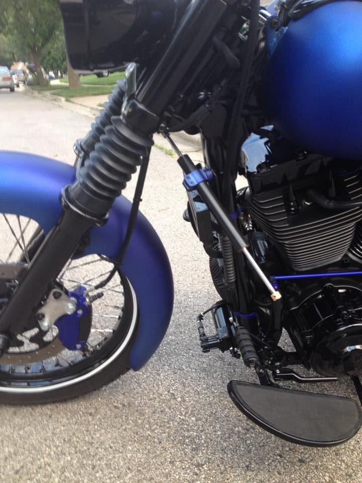 Who's got a steering damper/ stabilizer on their dyna? Harley