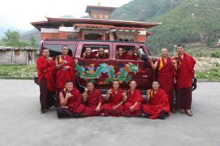 h2inbhutan1
With my monk conservators