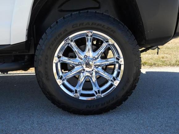 20x9 XD Badlands ( 18 off-set) with 305/55/R20 Nitto Terra Grappler Tires